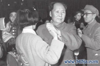 王光美被武斗后,毛泽东满面怒容:他们都说拥护我,可他们根本不听我的话
